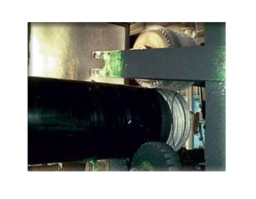 Extrémité du tube brossé sur une machine automatique